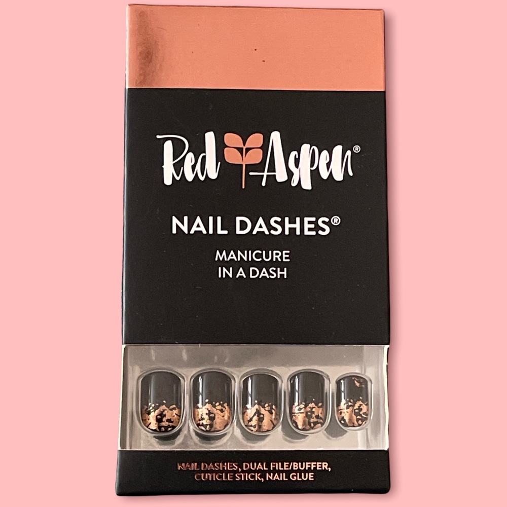 NIB Red Aspen Short Square Nail Dashes in Truly Topaz